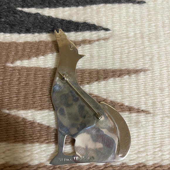 Sterling Silver Coyote Pin - Picture 3 of 3